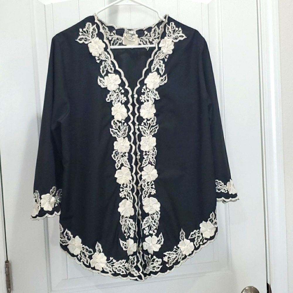 Vintage, The Foreign Look Black/White Embroidered Blouse, Size 16